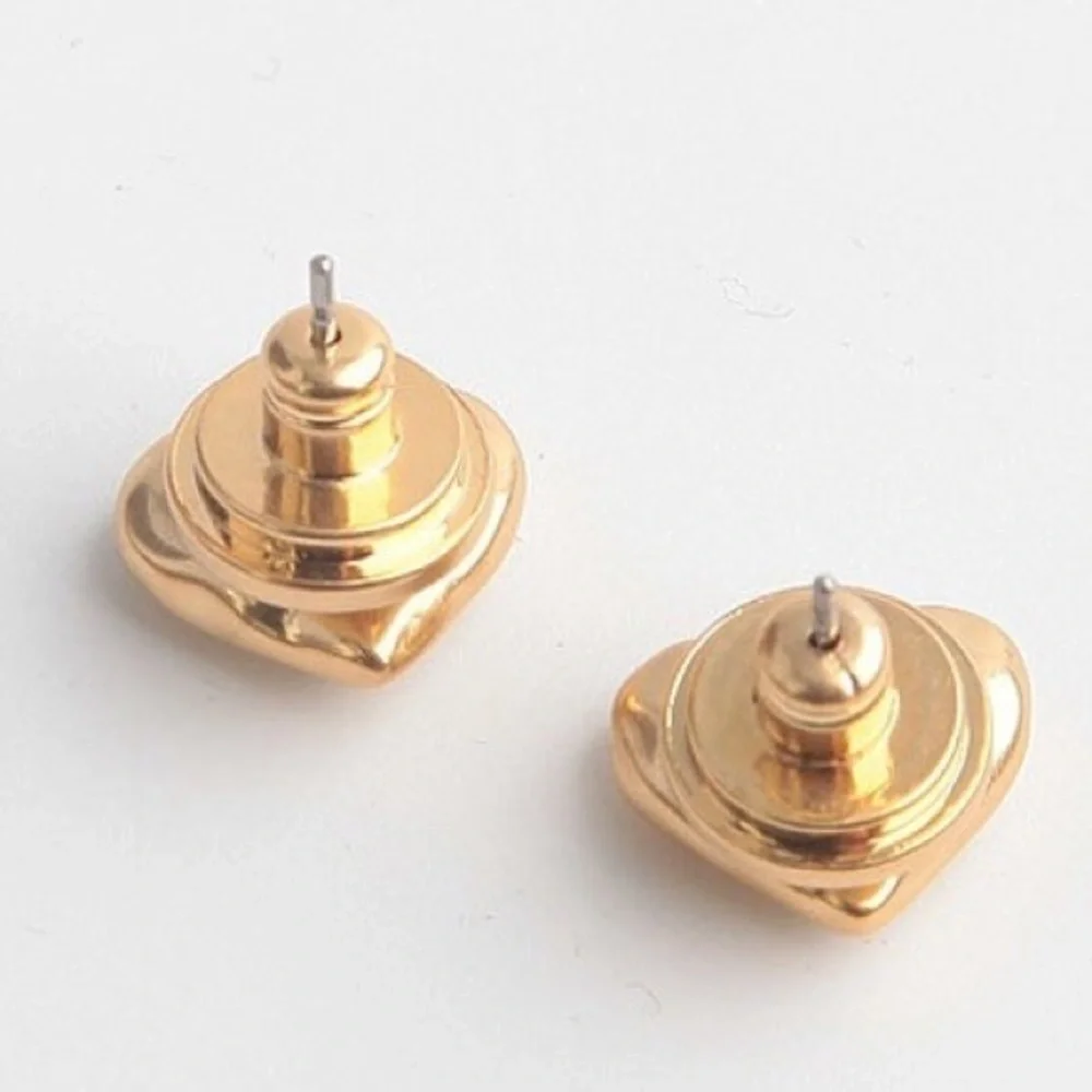 Designers Brands For Customers That Love To Wear Casual and Elegant Accessories;